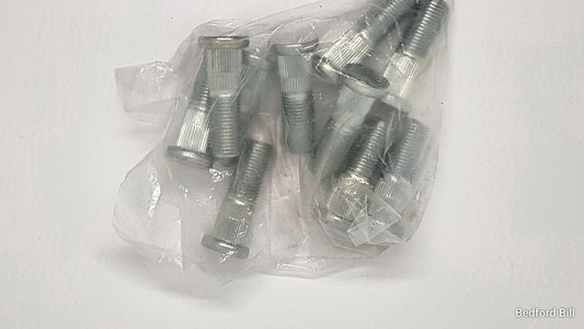 bedford Rascal/super carry rear wheel studs